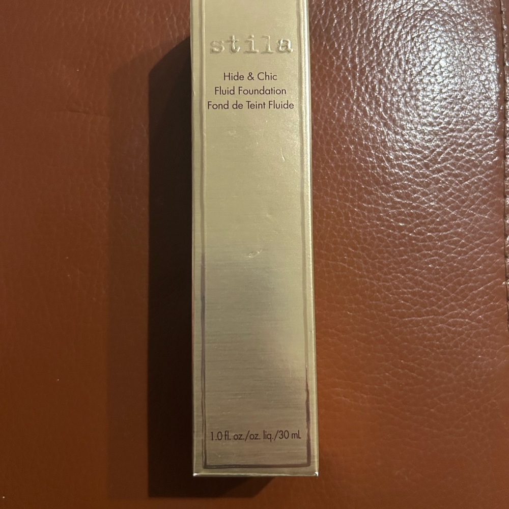 Stila Hide & Chic Fluid Foundation - Tan 3 - Picture 3 of 4